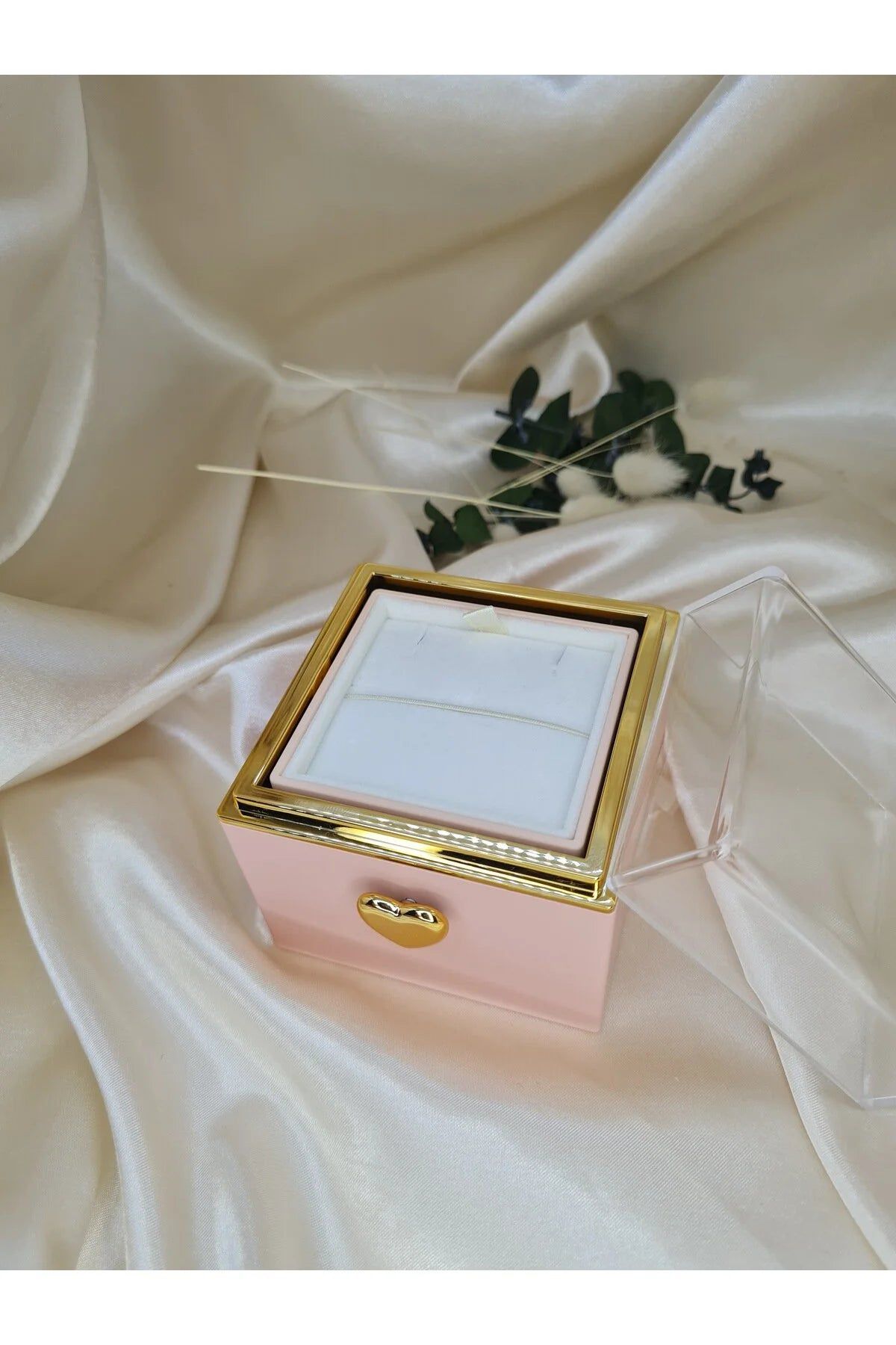 mumlu dönen kutu+zirkon taşlı kalp yüzük